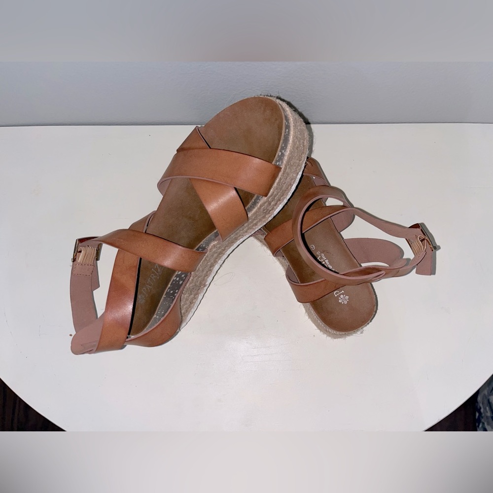 ☀️Patrizia Platform Sandals/ Size 6
